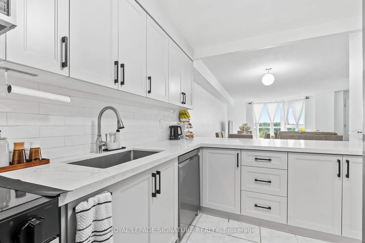238 Albion Road, Unit 607 — photo 3