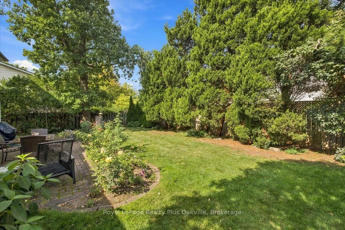 2507 Woburn Crescent — photo 25