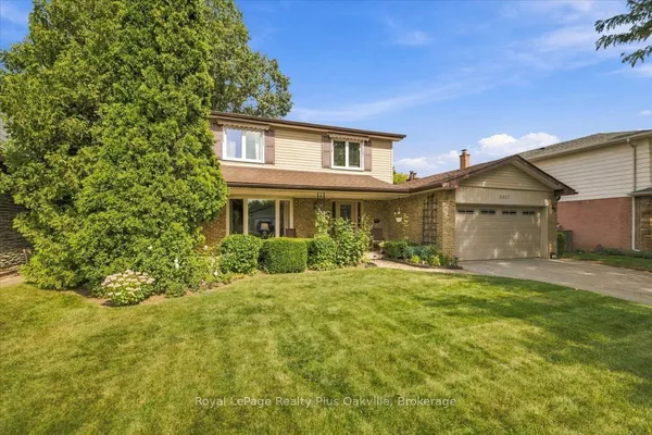 2507 Woburn Crescent — photo 2