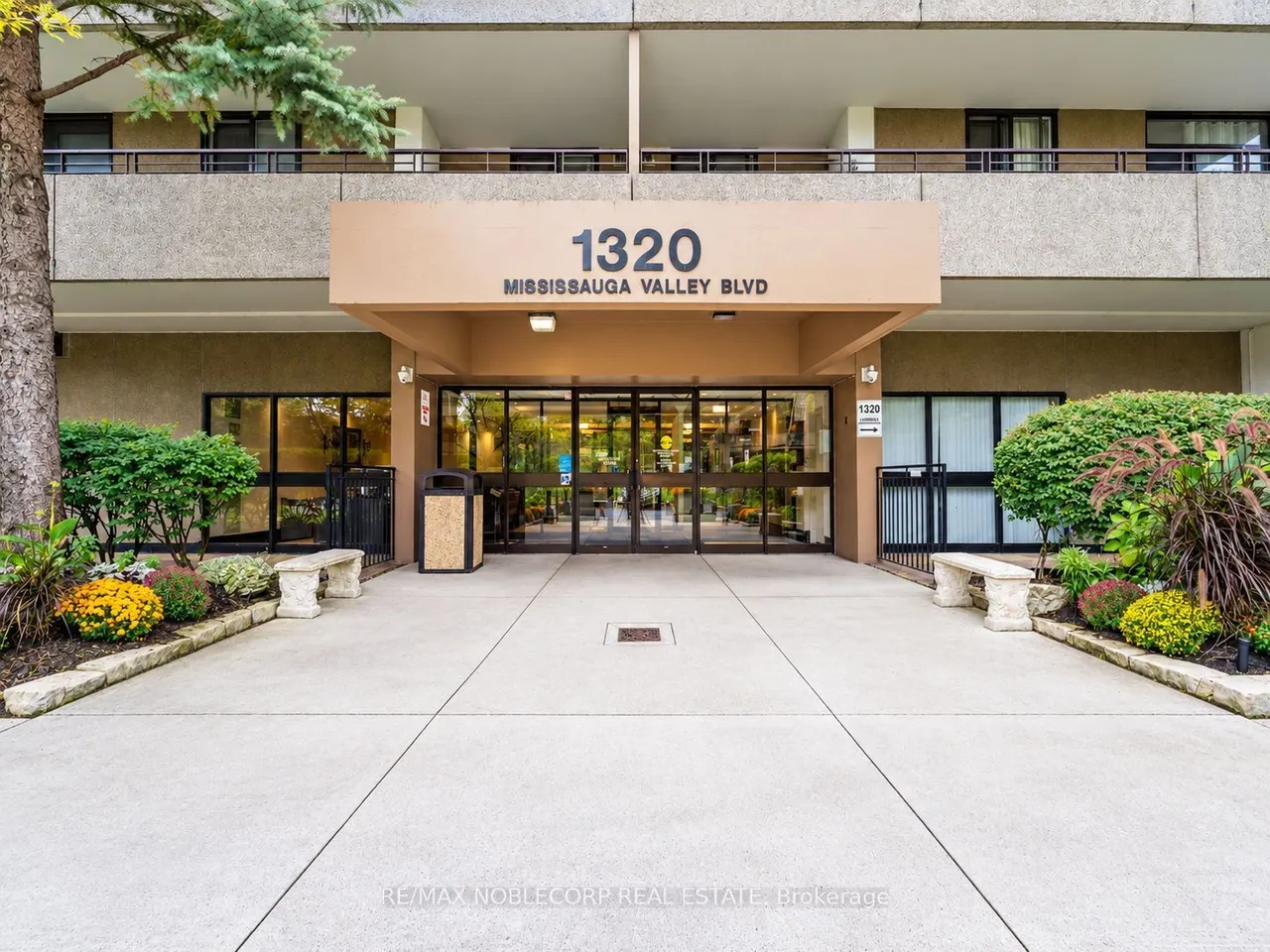 1320 Mississauga Valley, Unit 405 — photo 3