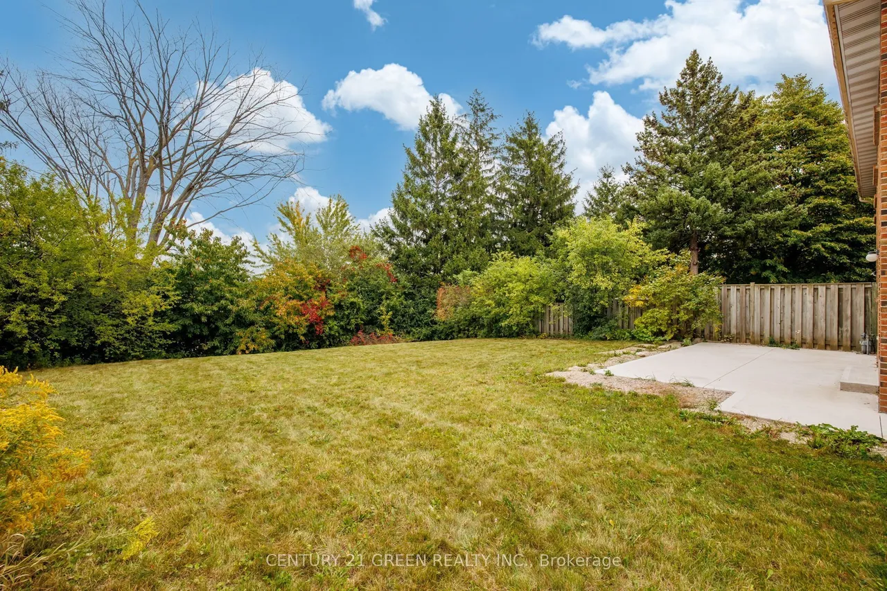 15 Lady Stewart Boulevard — photo 33