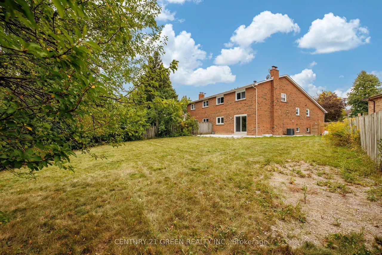 15 Lady Stewart Boulevard — photo 32