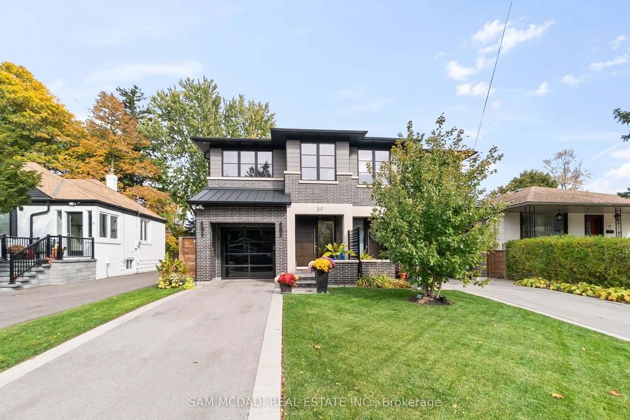 39 Oakwood Avenue N
