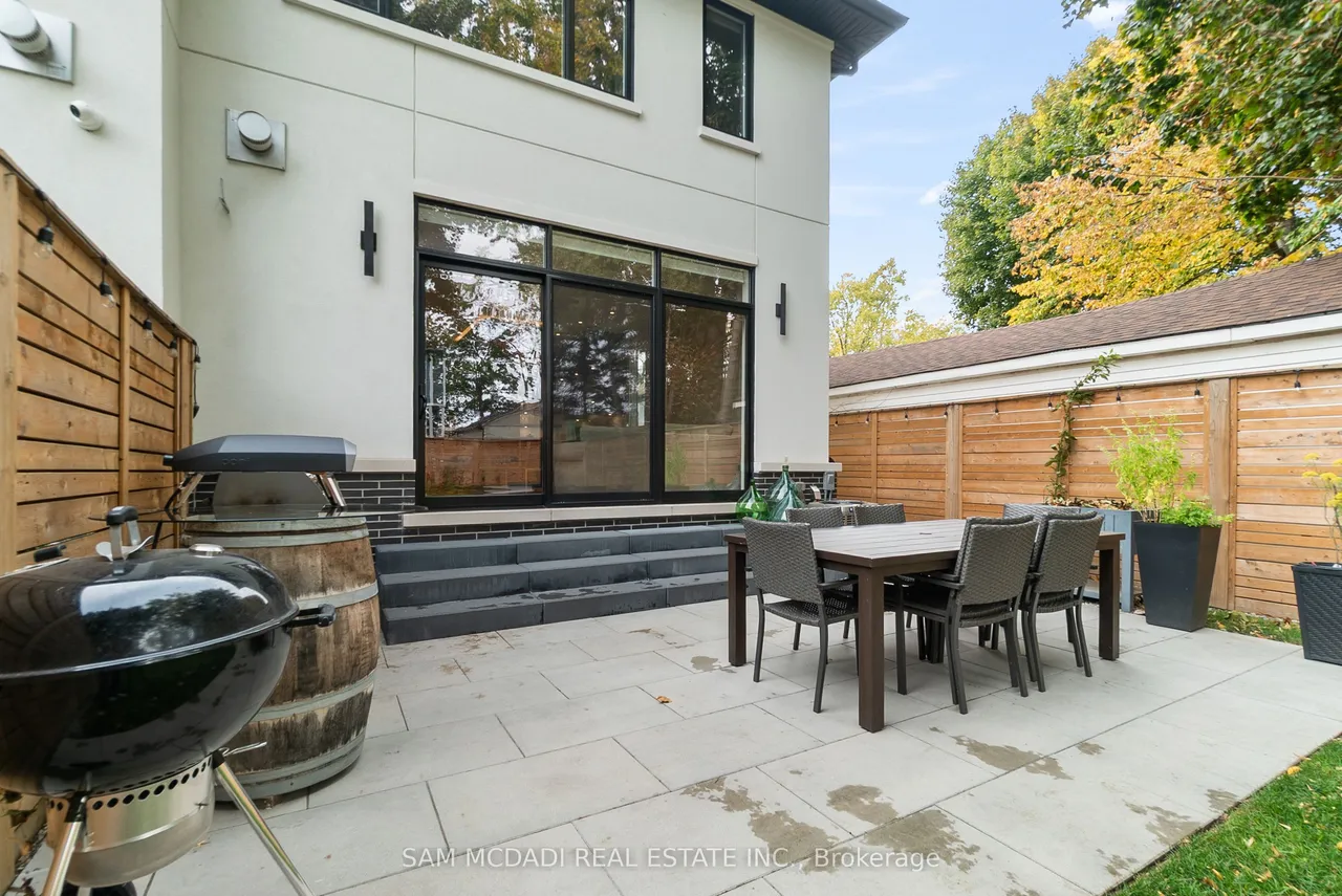 39 Oakwood Avenue N — photo 44