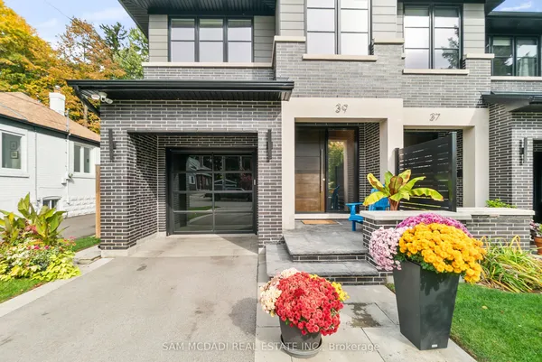 39 Oakwood Avenue N — photo 2