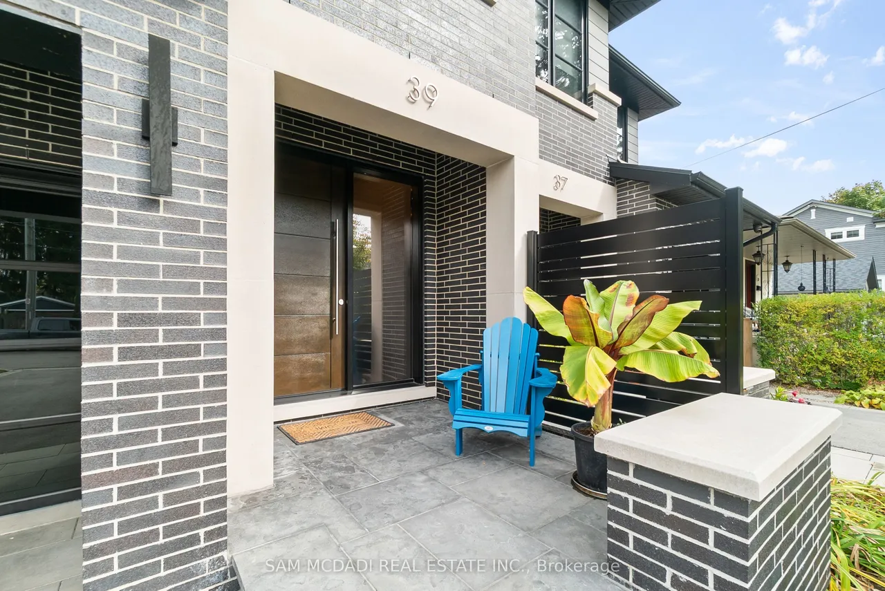 39 Oakwood Avenue N — photo 3