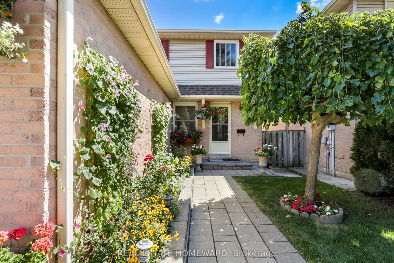 6399 Colebrook Crescent — photo 3