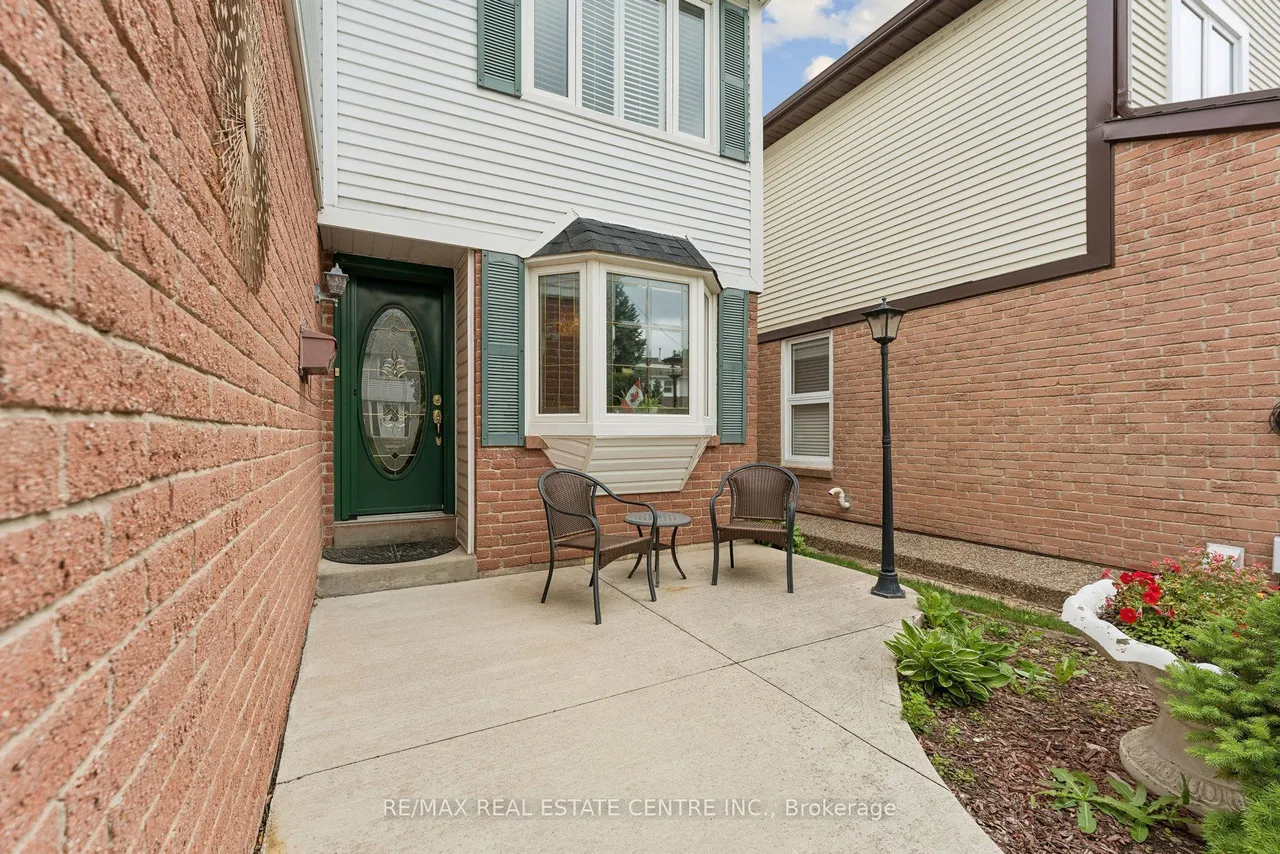 26 Jameson Crescent — photo 3