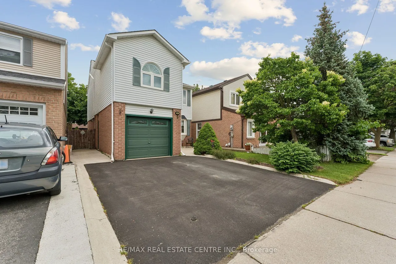 26 Jameson Crescent — photo 2