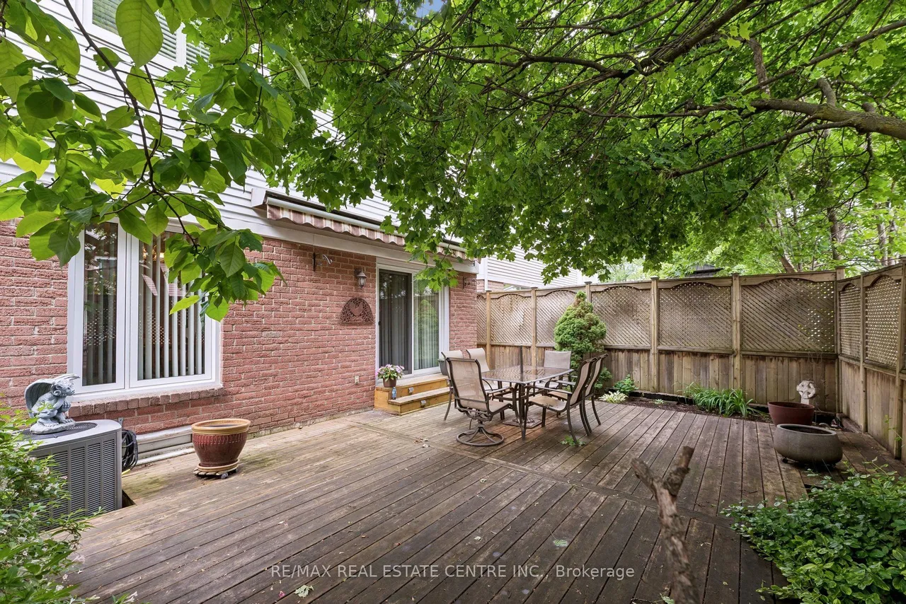 26 Jameson Crescent — photo 36