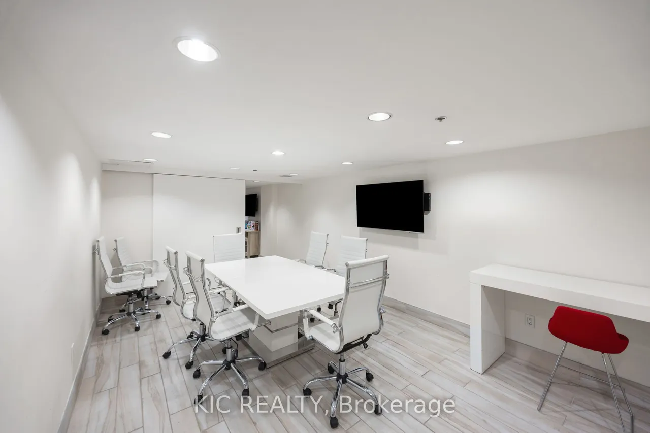 812 Lansdowne Avenue, Unit 901 — photo 14