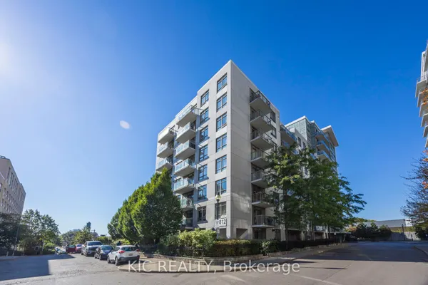 812 Lansdowne Avenue, Unit 901
