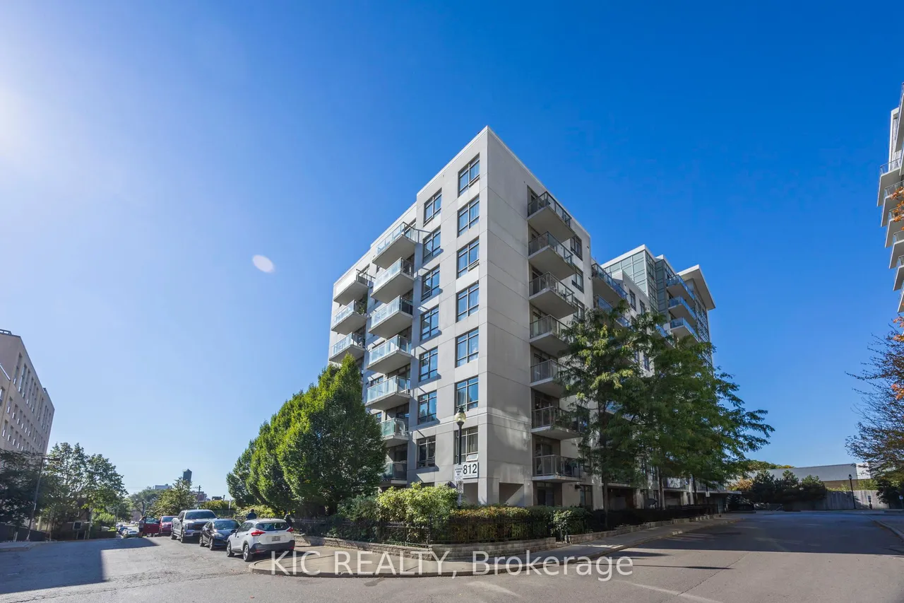 812 Lansdowne Avenue, Unit 901