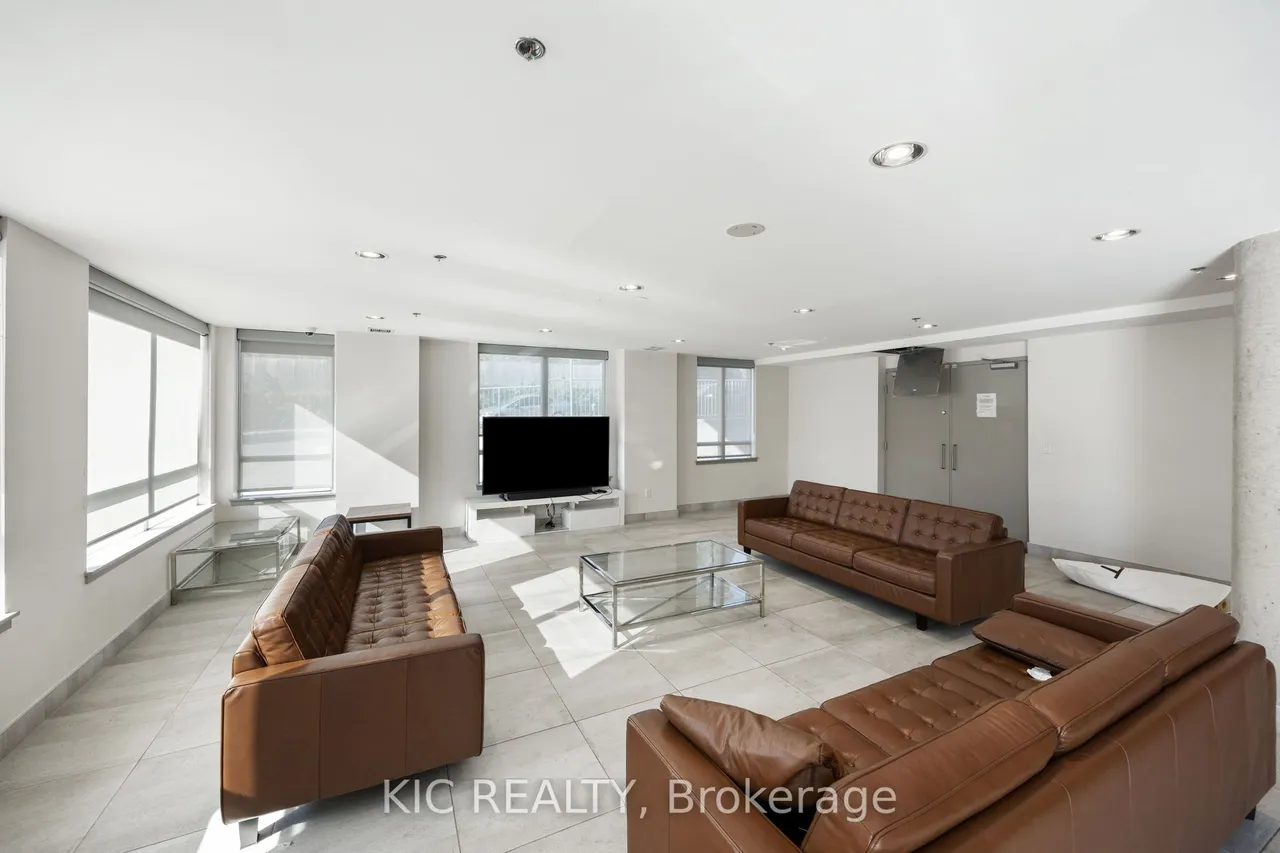 812 Lansdowne Avenue, Unit 901 — photo 13