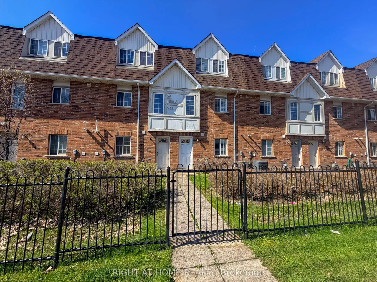 1525 South Parade Court, Unit 28 — photo 2