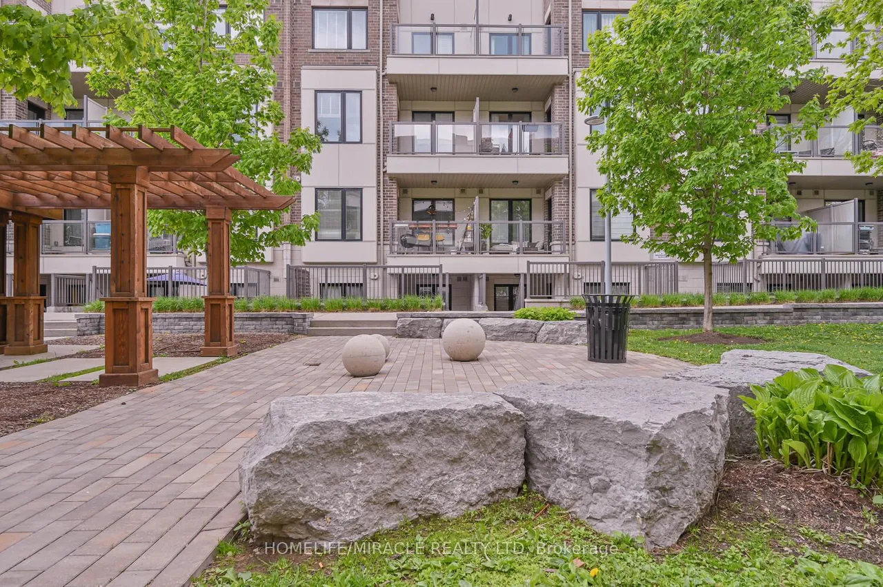256 ROYAL YORK Road, Unit 114 — photo 35