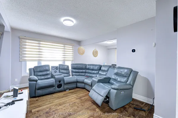 5 Roehampton Crescent — photo 2
