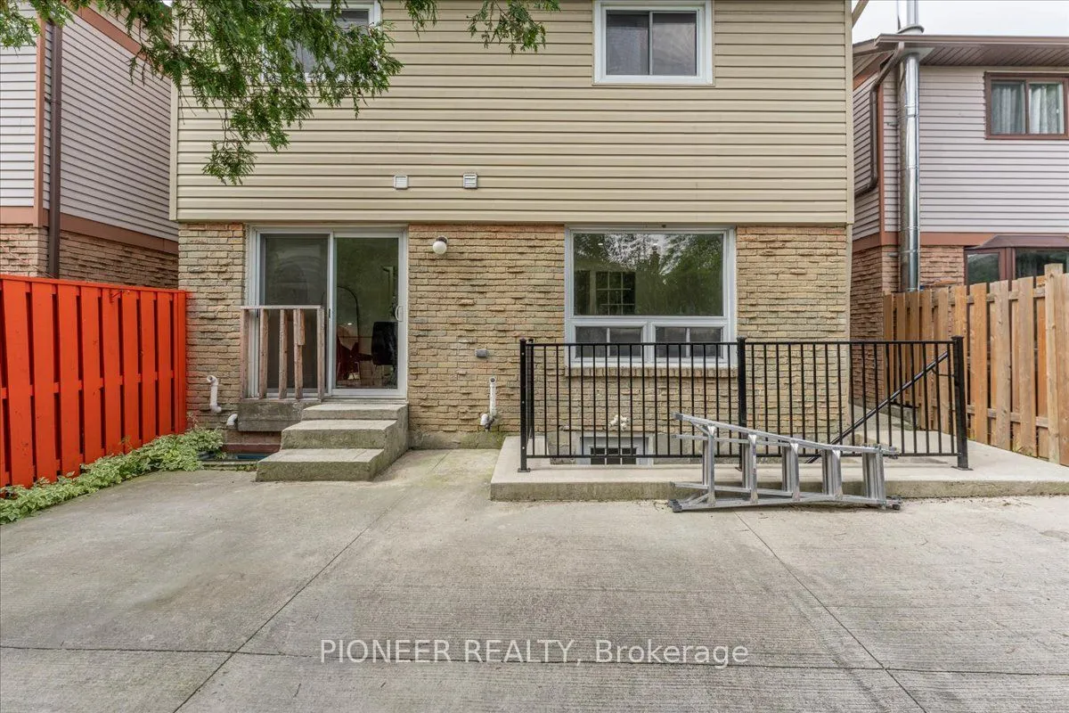 22 Wolverton Crescent — photo 40