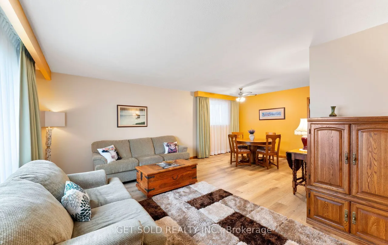 22 Almayo Crescent — photo 3