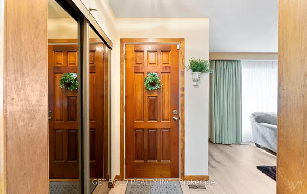 22 Almayo Crescent — photo 2
