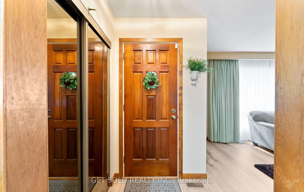 22 Almayo Crescent — photo 2