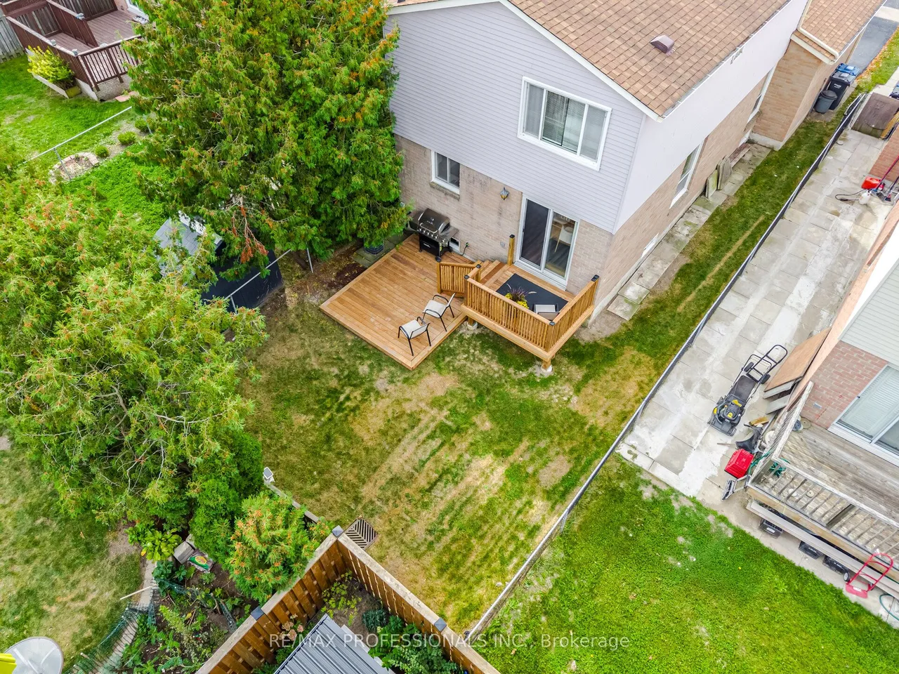 6081 Fullerton Crescent — photo 46