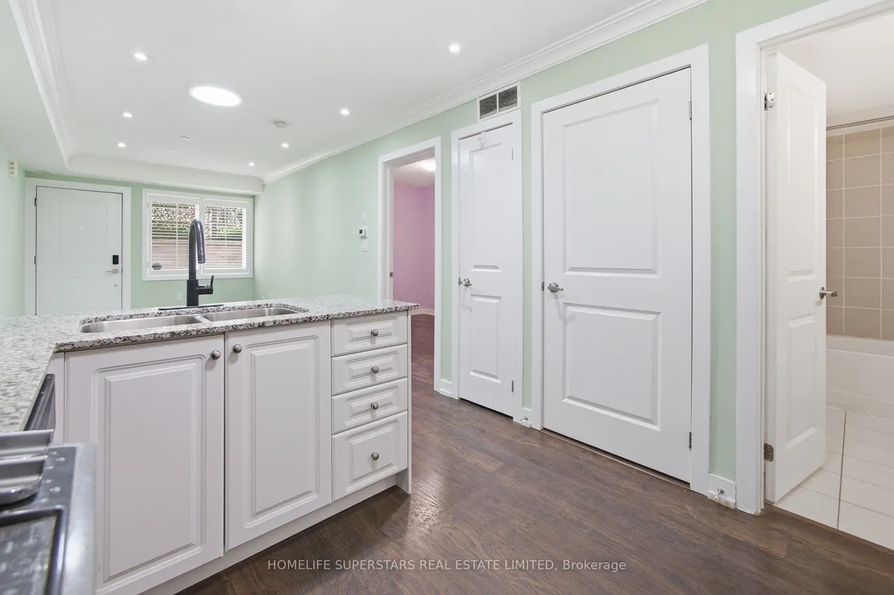 8 Drummond Street, Unit 413 — photo 3