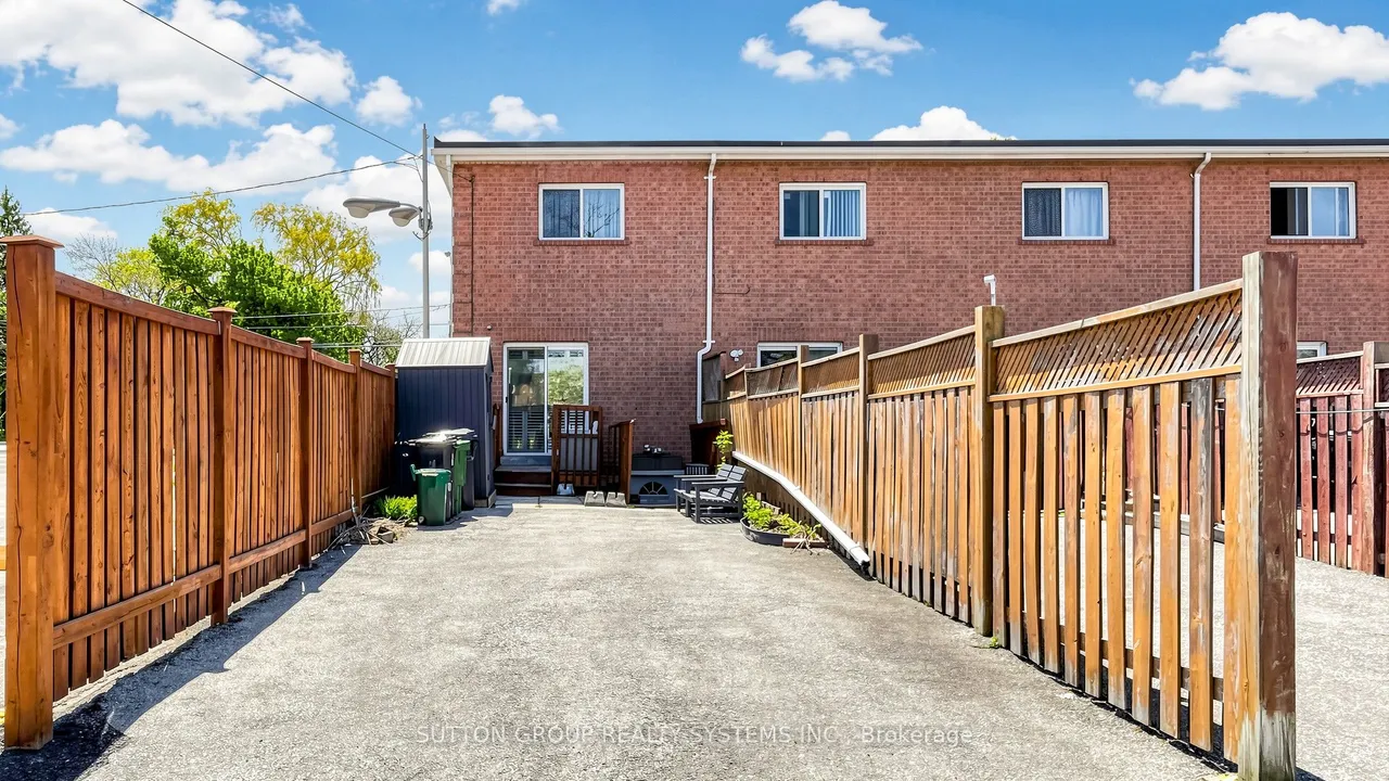 2138 Eglinton Avenue W — photo 31