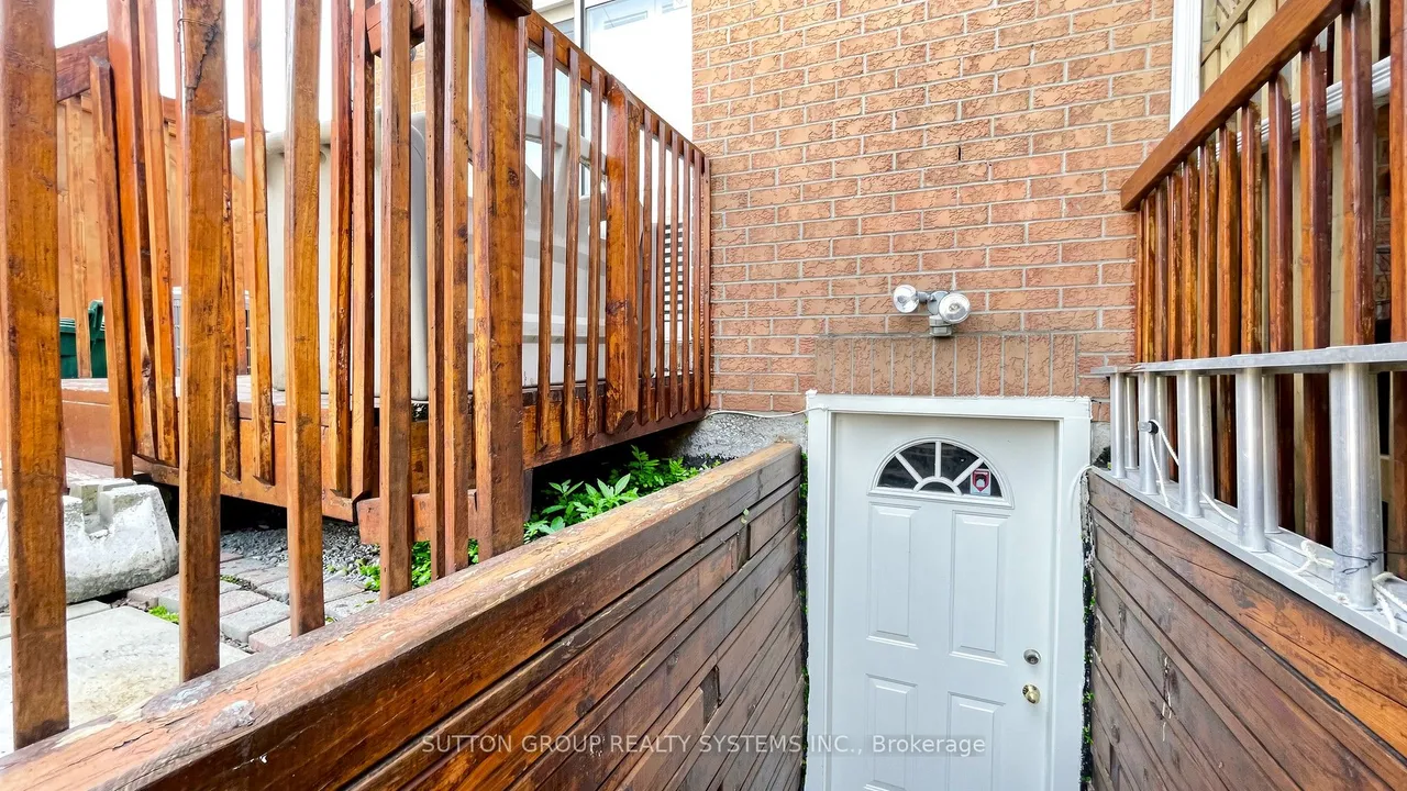 2138 Eglinton Avenue W — photo 30