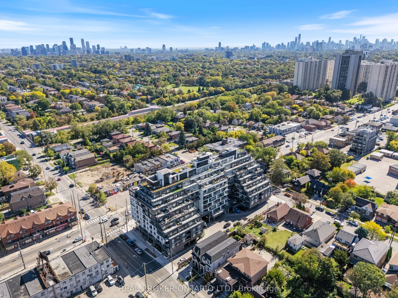 556 Marlee Avenue, Unit 605 — photo 40
