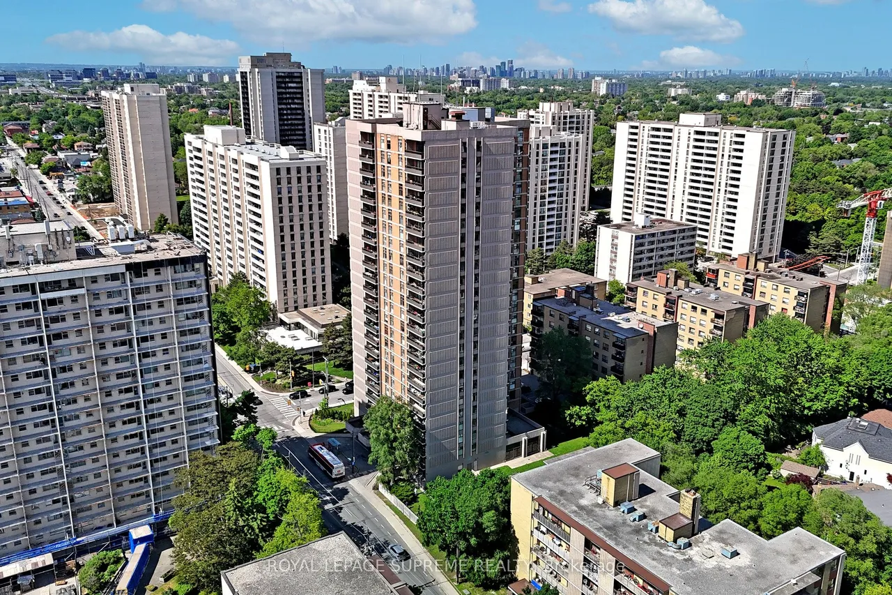 135 Marlee Avenue, Unit 401 — photo 39