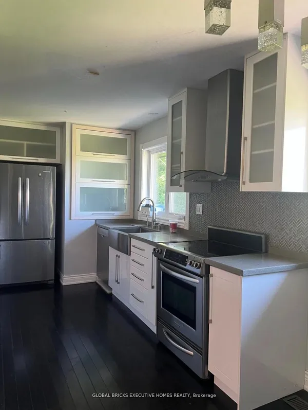 384 Ashbury Road — photo 2