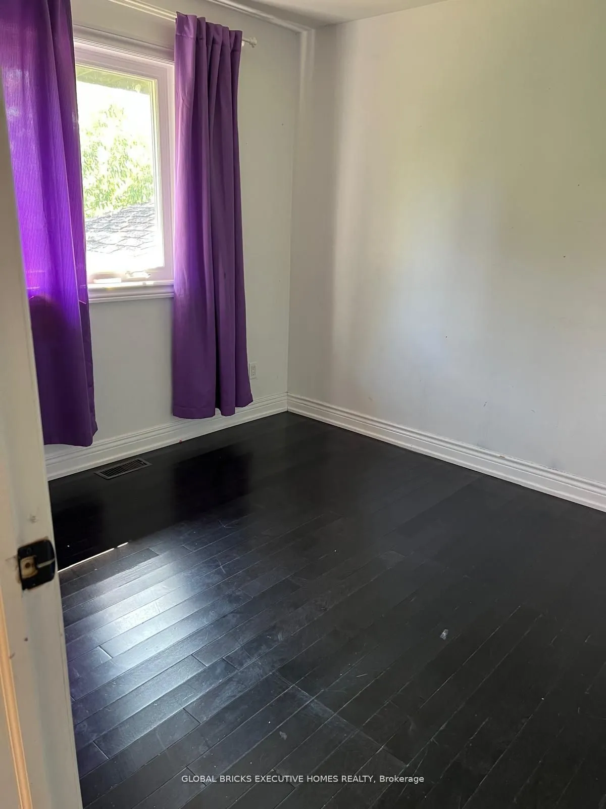 384 Ashbury Road — photo 3