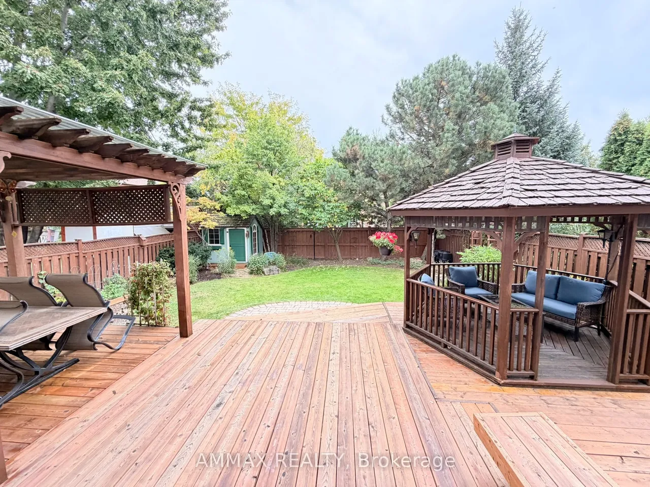 1306 Waubanoka Way — photo 33