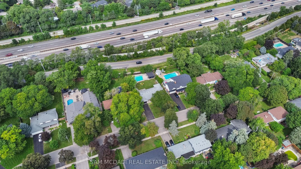 1357 Saginaw Crescent — photo 44