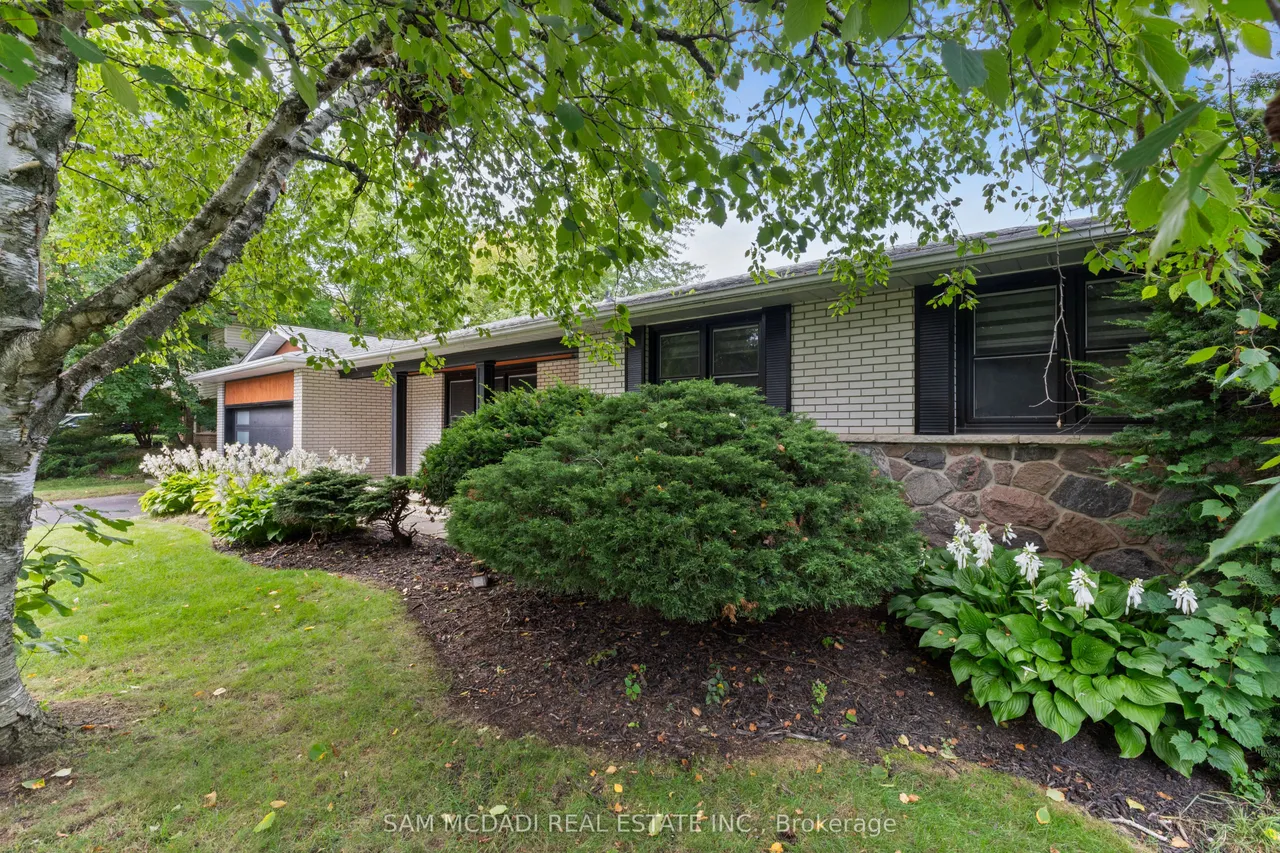 1357 Saginaw Crescent — photo 3