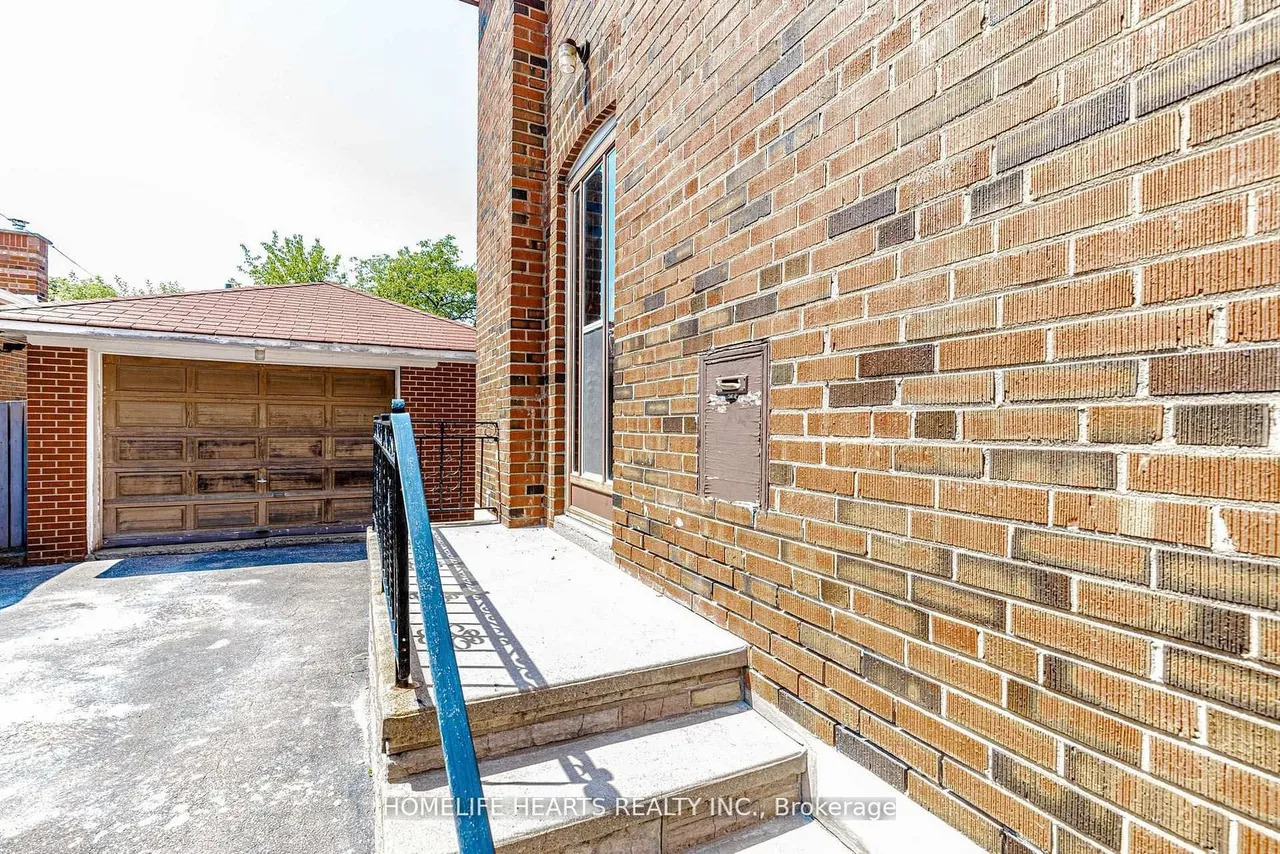 6 Dittmer Crescent — photo 49