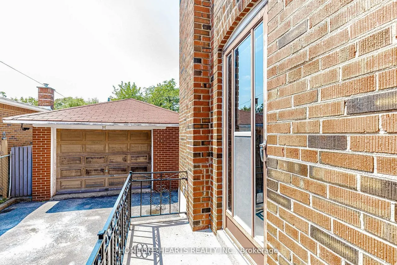 6 Dittmer Crescent — photo 48