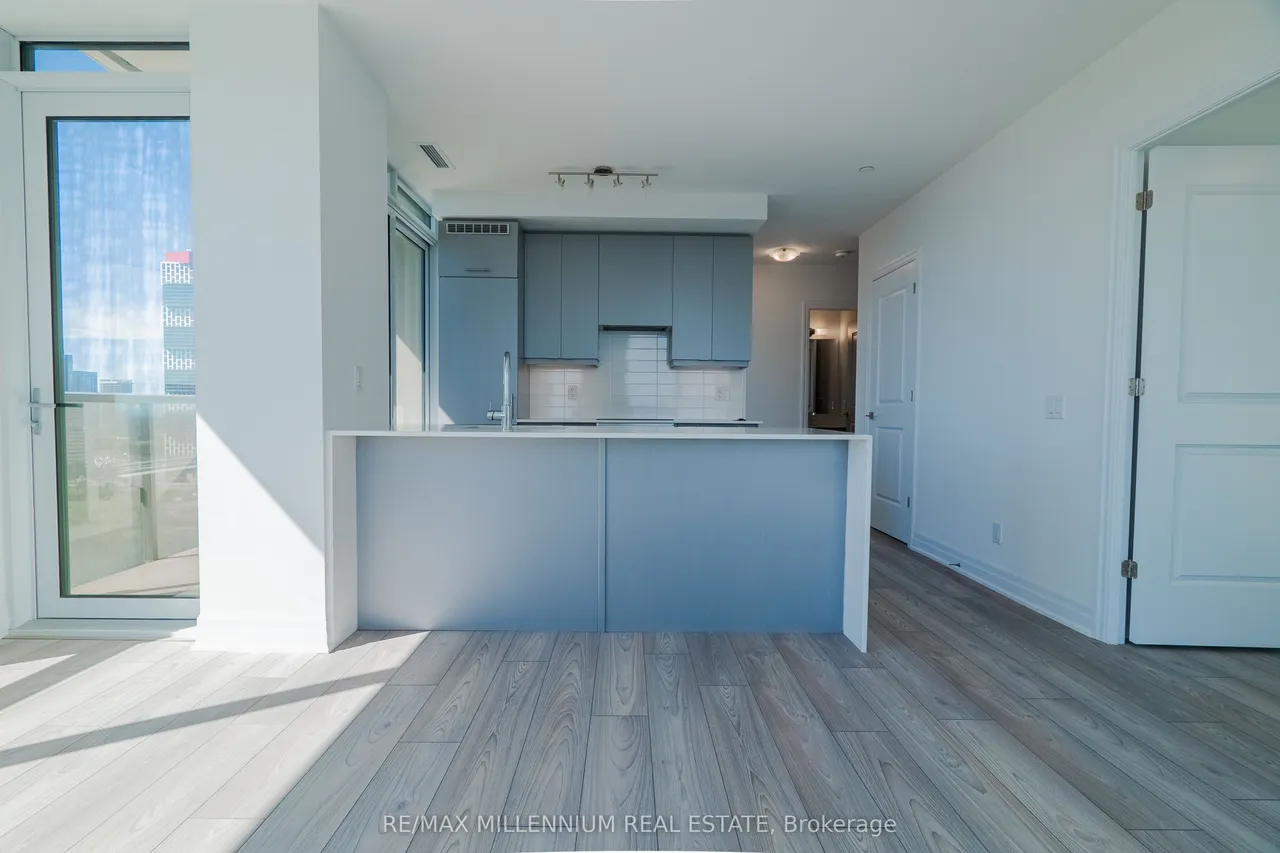 36 Elm Drive W, Unit 2607 — photo 2