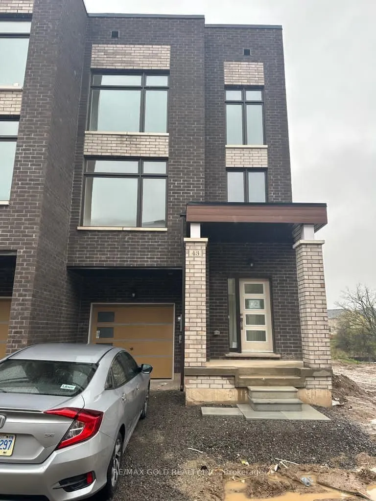 43 Queenpost Drive
