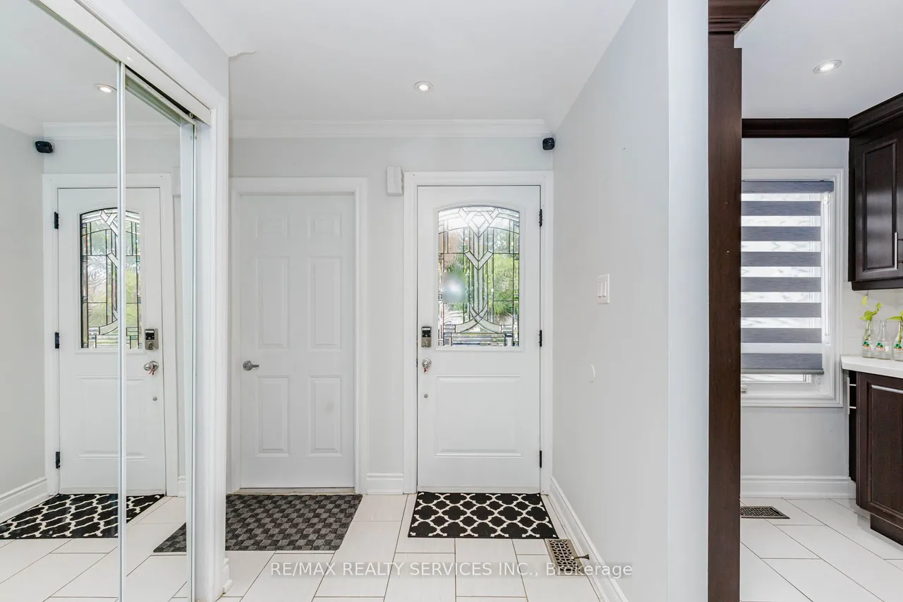 20 Murdoch Drive — photo 3