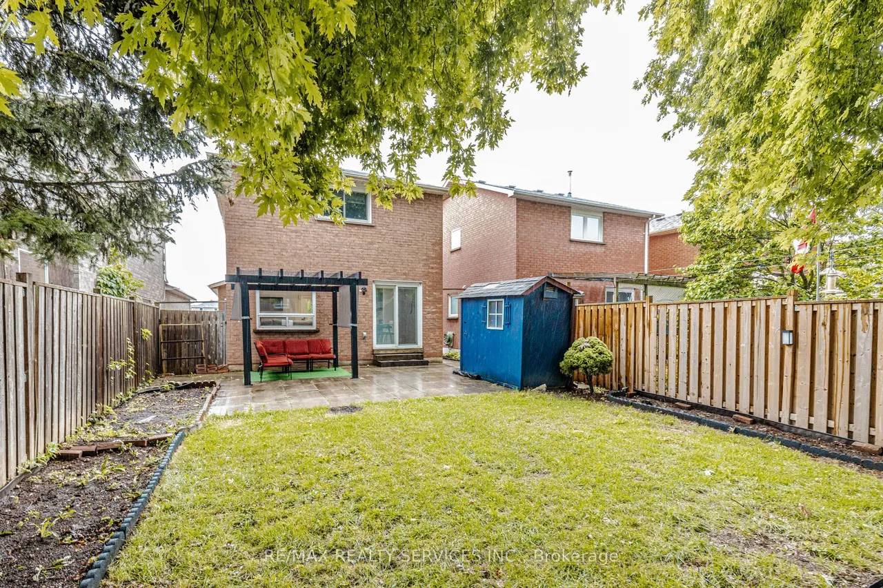 20 Murdoch Drive — photo 48