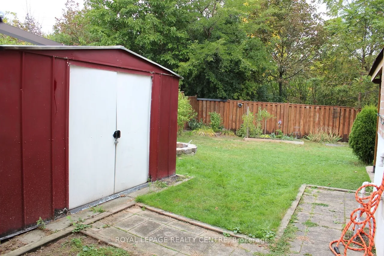 2385 Padstow Crescent — photo 31