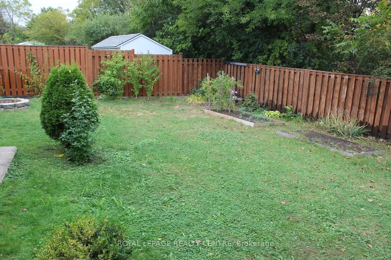 2385 Padstow Crescent — photo 30