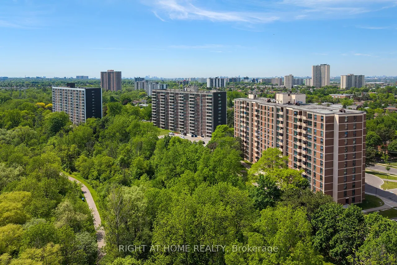 335 Driftwood Avenue, Unit 608 — photo 33
