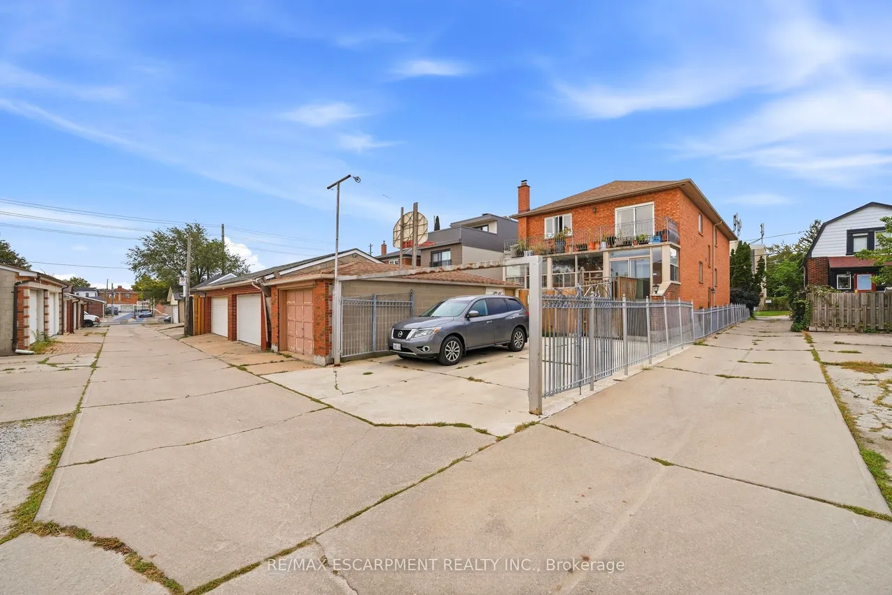 277 Harvie Avenue — photo 3