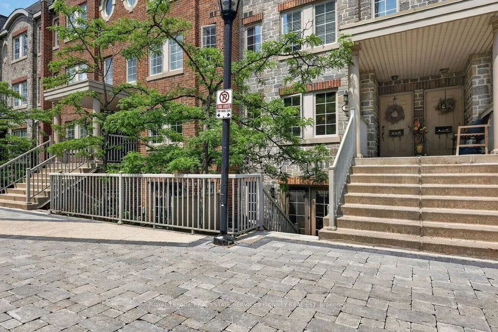 93 The Queensway — photo 3