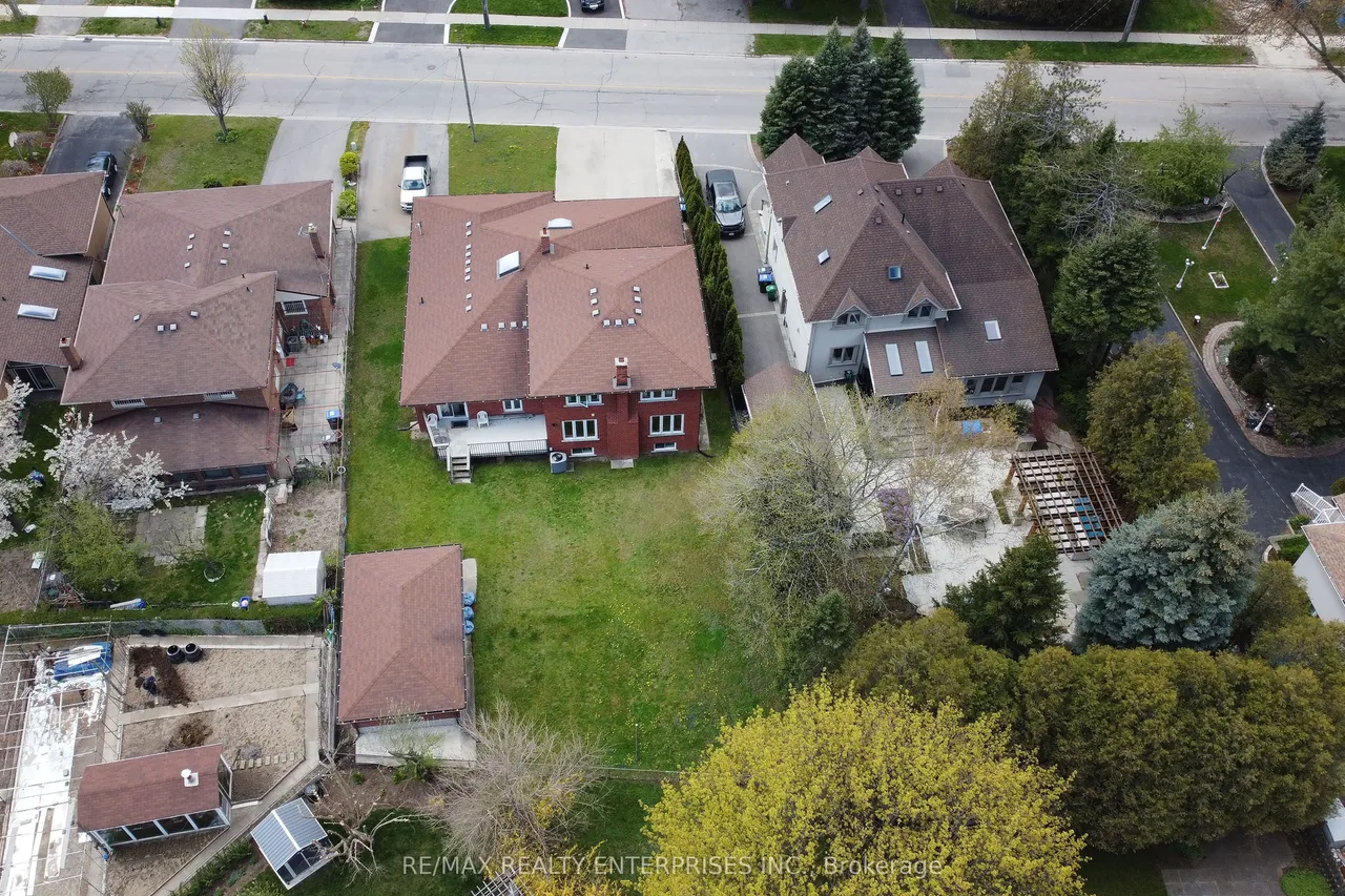 1351 Haig Boulevard — photo 35