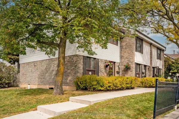 2779 Gananoque Drive, Unit 42 — photo 2