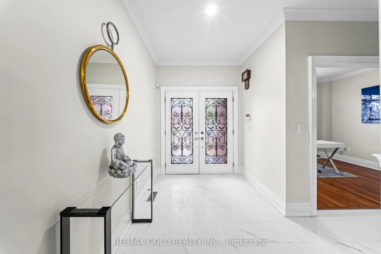 16 Regis Circle — photo 3